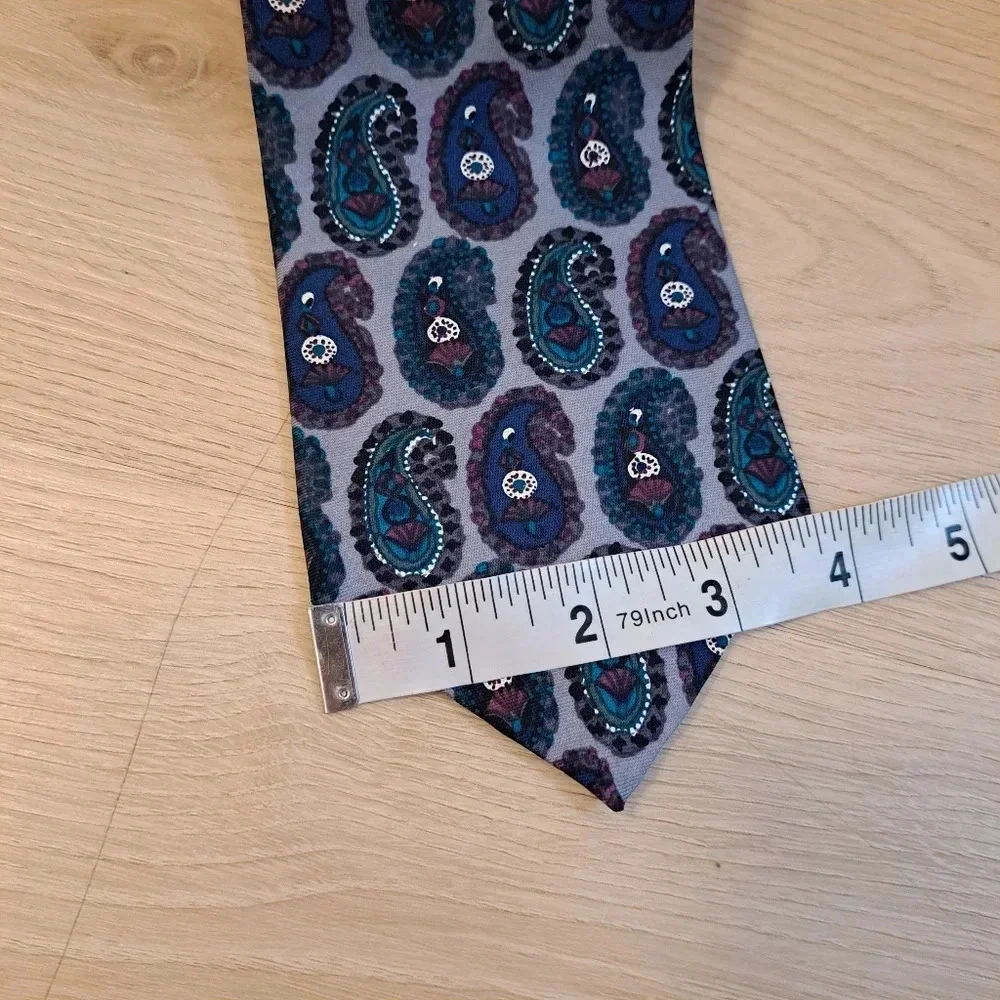 Enrico‎ Uomo 100% Imported Silk Shades Of Blue Paisley Standard Width Tie